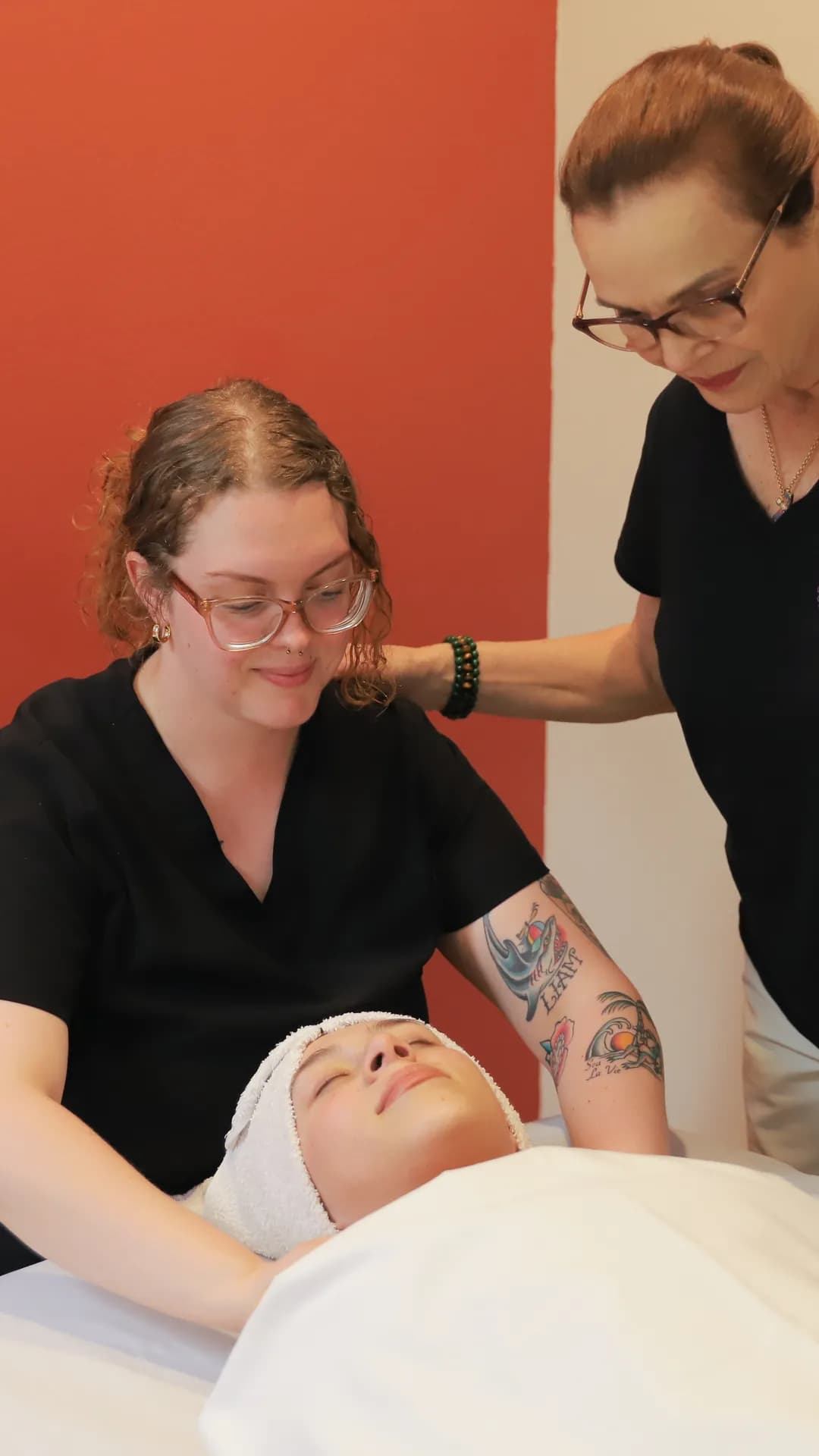 Esthetician with advanced equipment